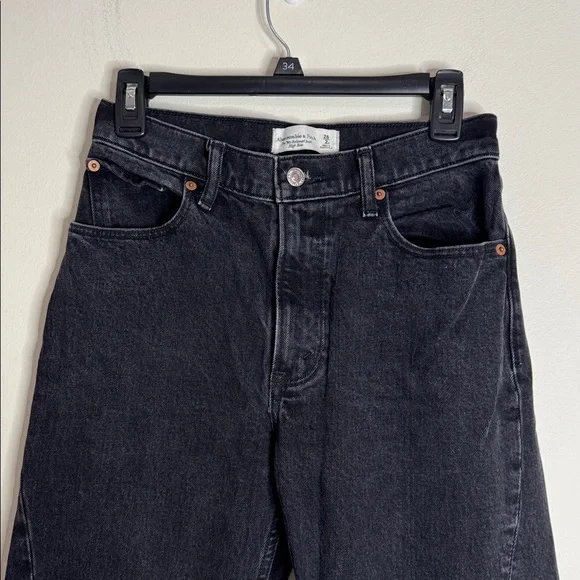 Abercrombie & Fitch The '90s Relaxed Jean High Rise Front Slits Black Jeans 26S - Picture 4 of 12